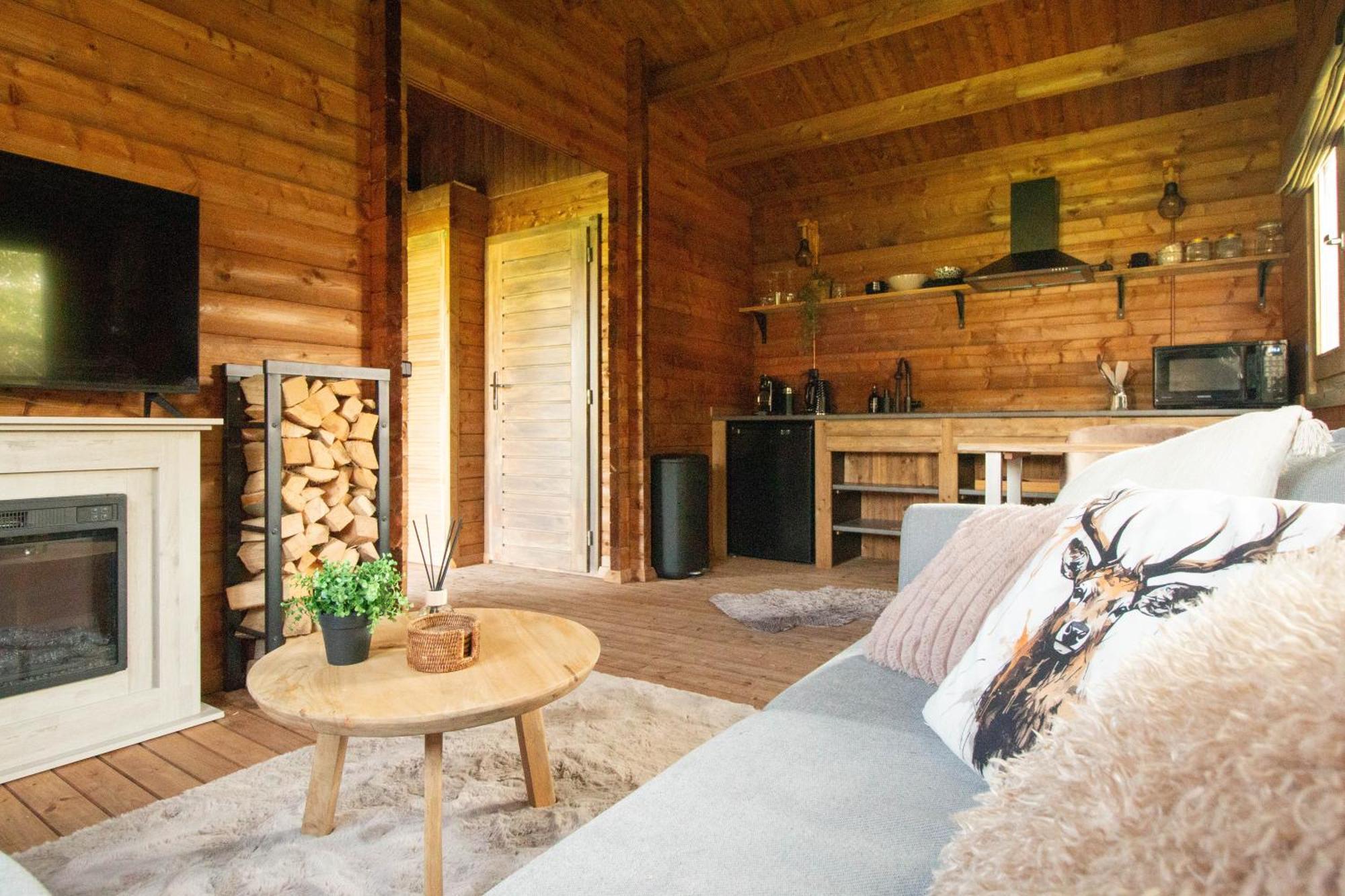 Old Deer Lodge By Neeltje Soet Mierlo Extérieur photo