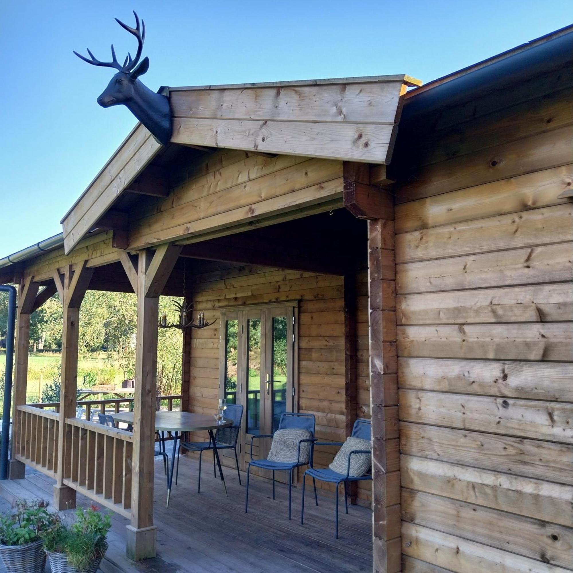 Old Deer Lodge By Neeltje Soet Mierlo Extérieur photo